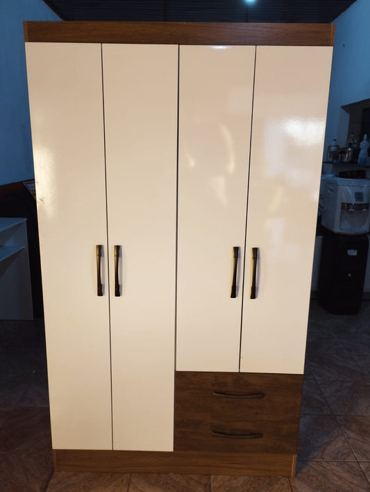 Guarda-Roupa 4 Portas com 2 Gavetas