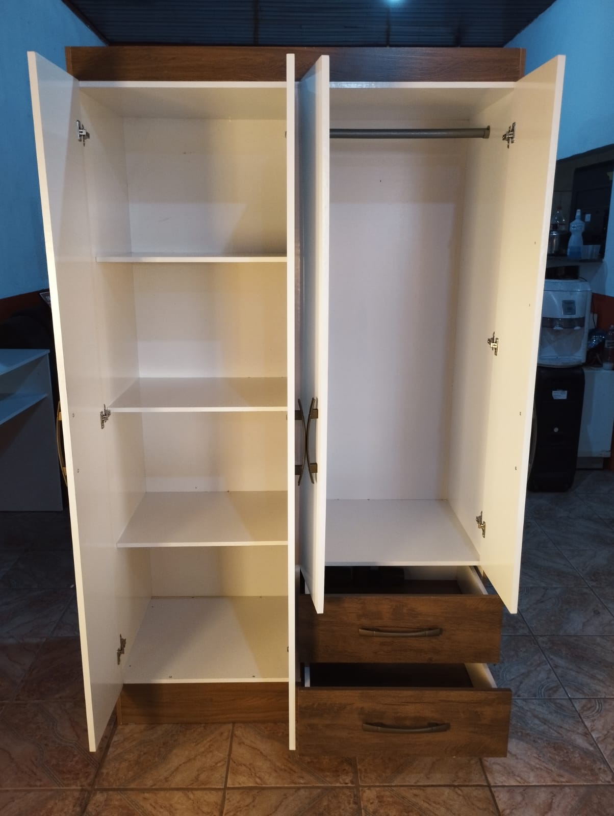 Guarda-Roupa 4 Portas com 2 Gavetas