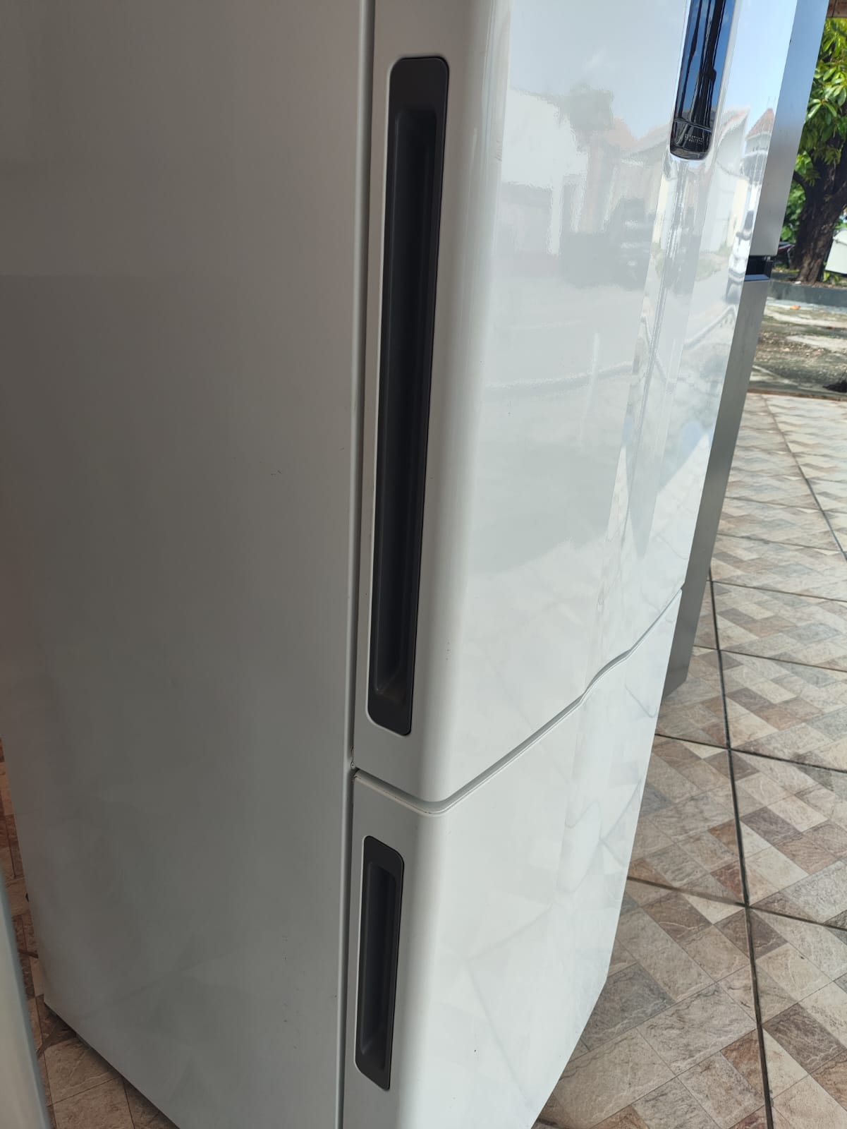 Geladeira Electrolux DB44 Frost Free Inverse 400L – Branca