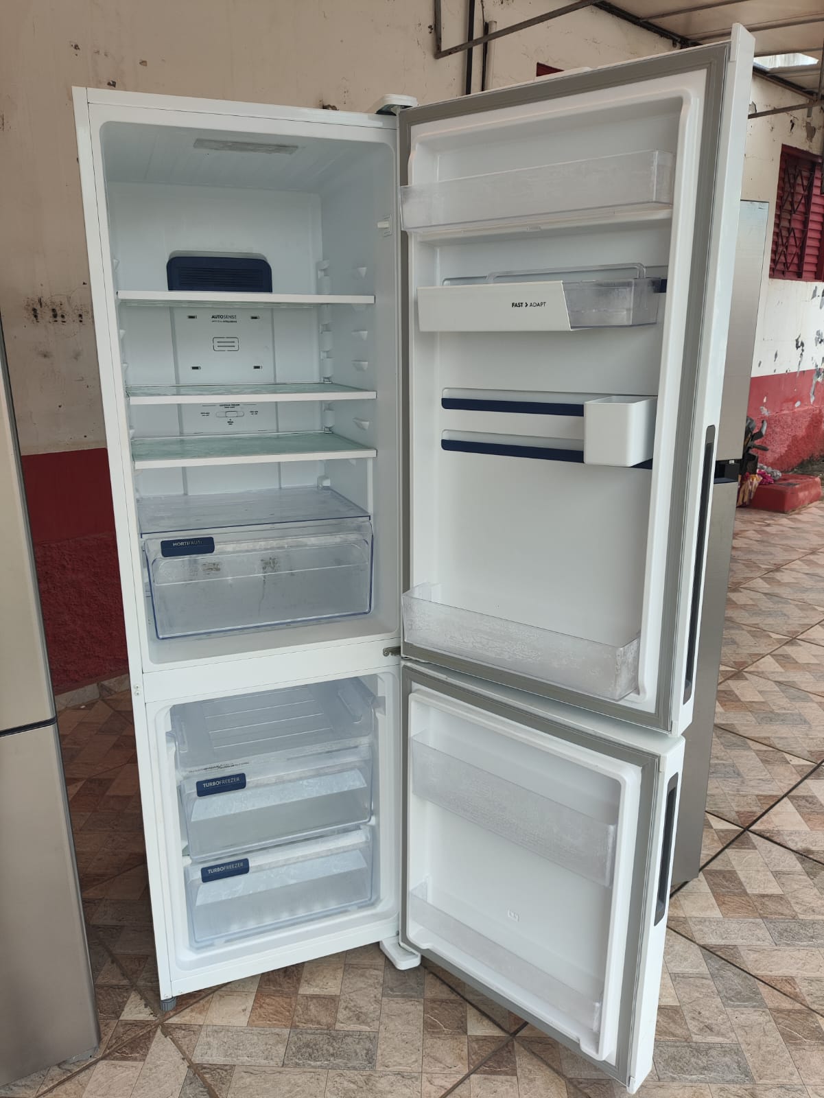 Geladeira Electrolux DB44 Frost Free Inverse 400L – Branca