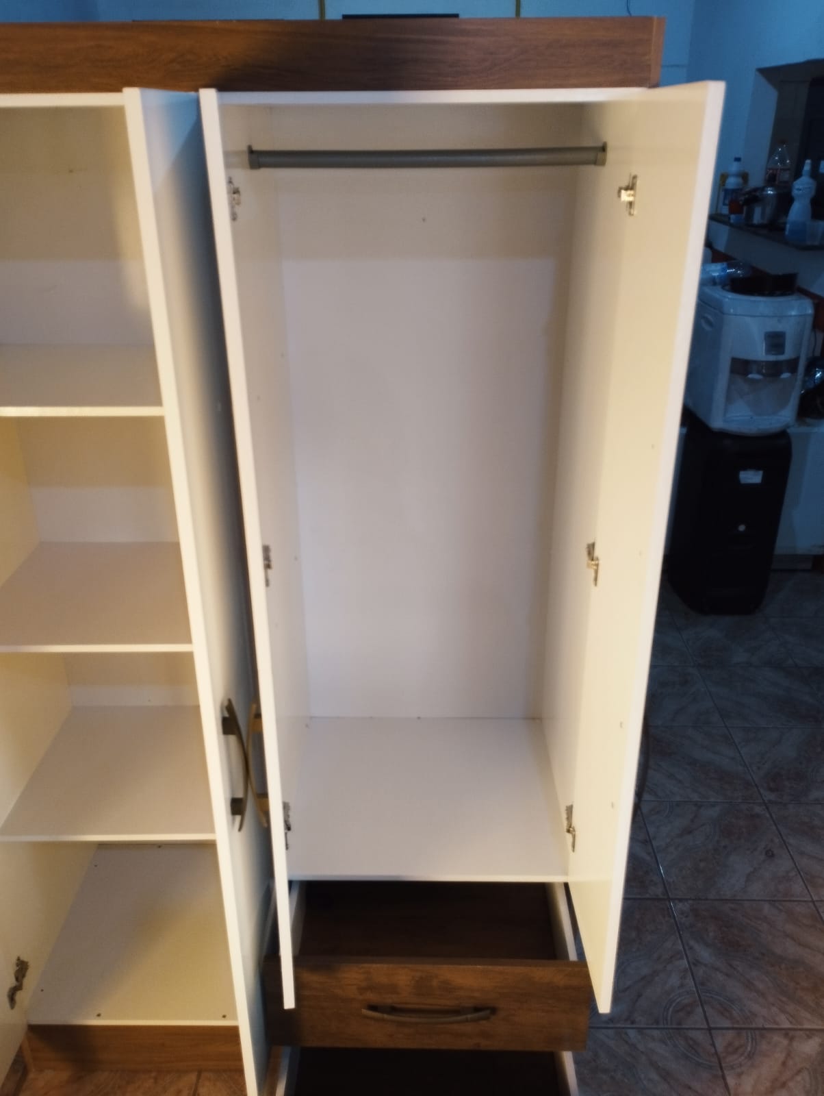 Guarda-Roupa 4 Portas com 2 Gavetas